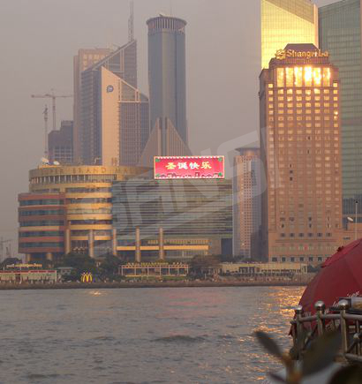上海市正大廣場室（shì）外全彩色LED顯示屏