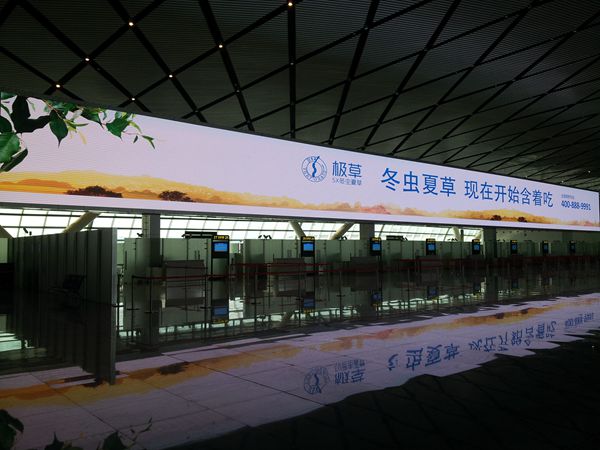 南（nán）寧機場新航站（zhàn）樓室內全彩屏