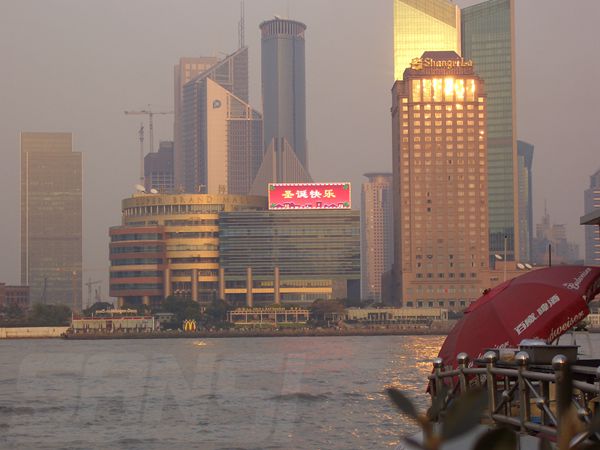 上海市正大廣場室（shì）外全彩色LED顯示屏