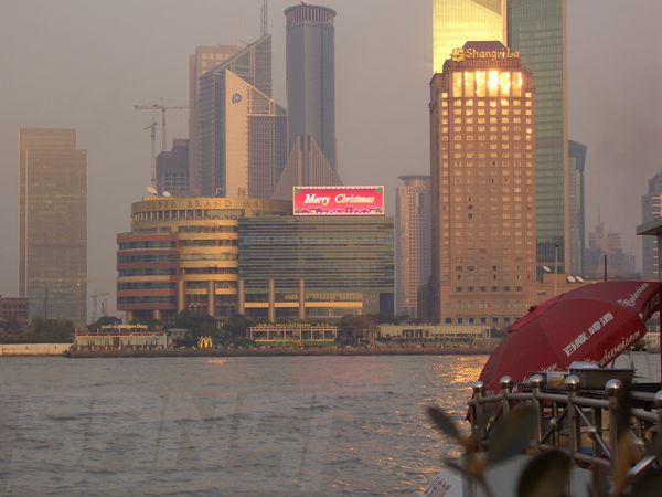 上海市（shì）正大廣場室外全彩色LED顯示屏