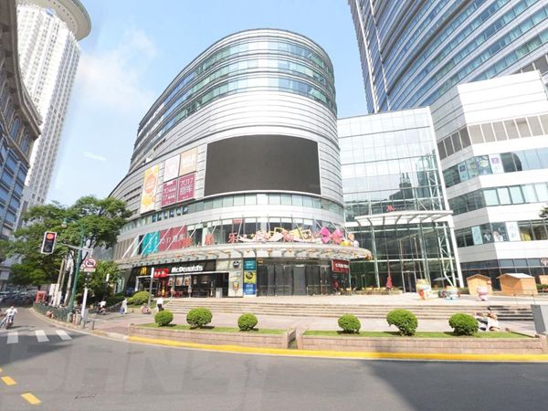 上海雅居樂國際廣場室外（wài）led全彩顯示屏