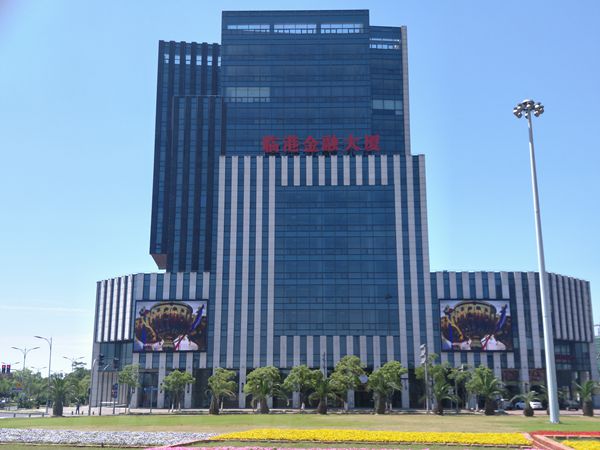 上（shàng）海臨港金融大（dà）廈室外全彩（cǎi）led顯示屏