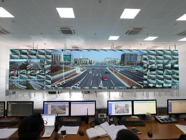 上海虹梅南路隧道監控中心室內（nèi）led全彩顯示屏