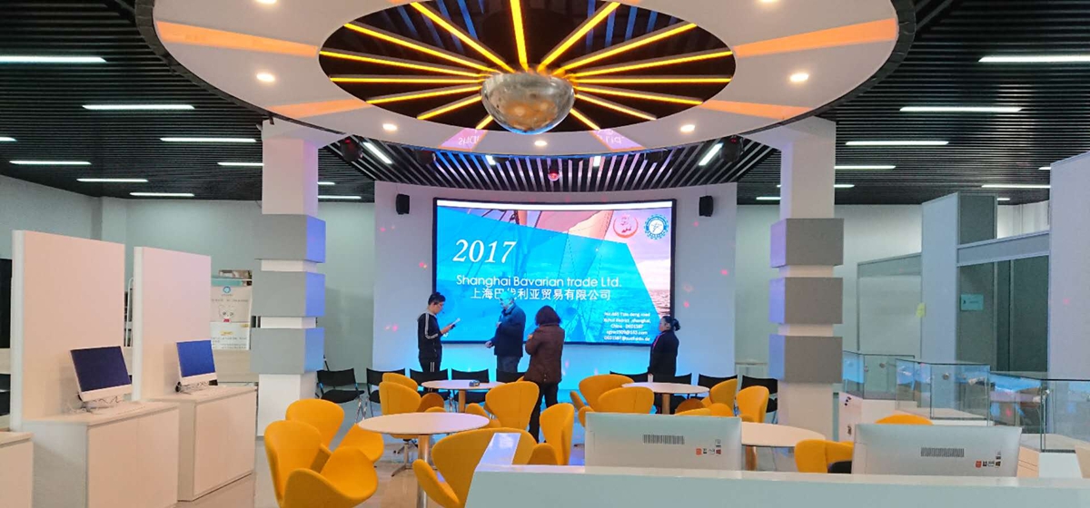 上海機械工業學（xué）校室內全彩顯示屏