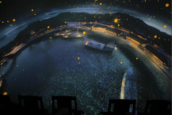 虹橋球幕影院：觀眾“穿過虹橋，球幕的（de）影片將會轉為夜景