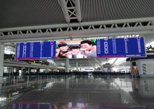 高（gāo）鐵站LED顯示屏