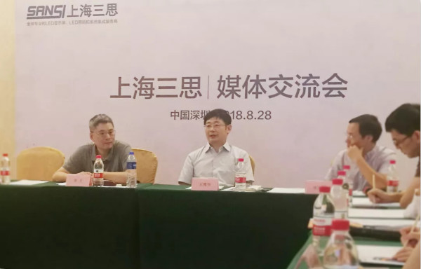 上海色多多AV导航王鷹華、章千接受記者采訪