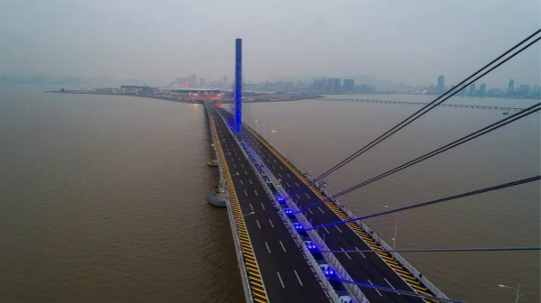 港珠澳大橋（qiáo）通（tōng）車