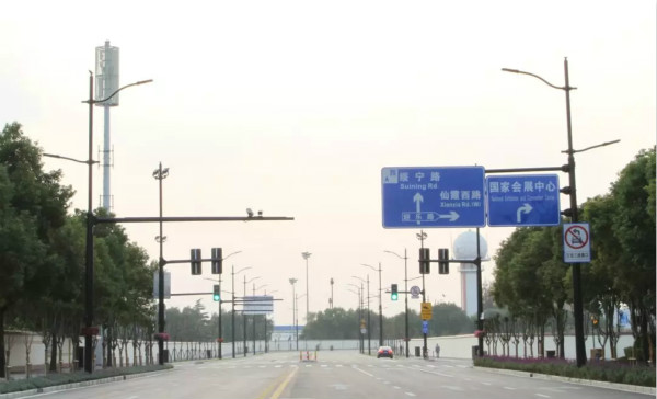 上海國家會（huì）展中心周邊多杆合一（yī）路燈