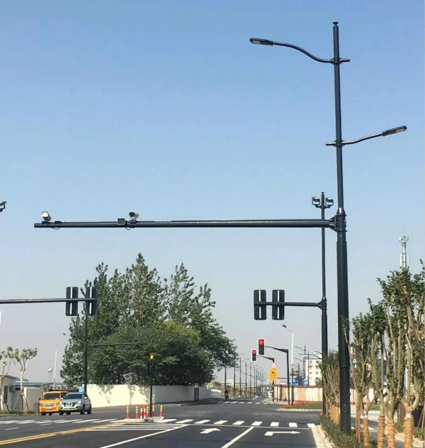 進博會周（zhōu）邊多杆合一路燈