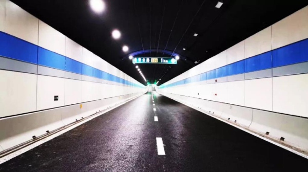 色多多AV导航承建諸光路地下通道隧道（dào）照明工程