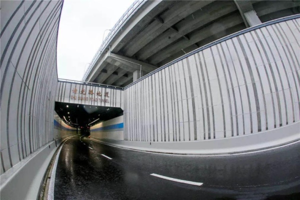 色多多AV导航承建諸光路地下通道隧道照明工程