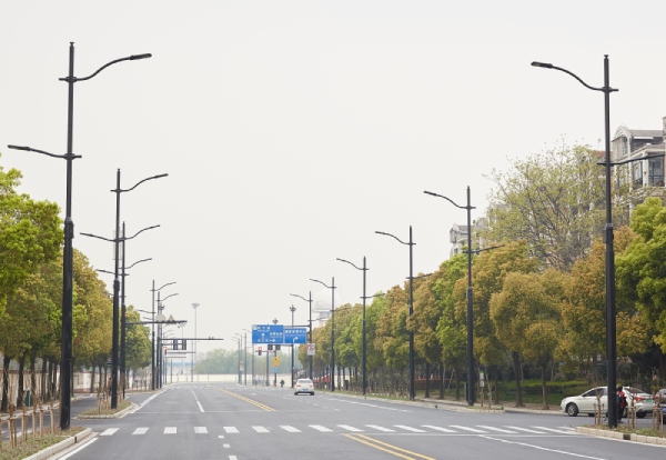 色多多AV导航承建上海進博會周邊聯虹（hóng）路多杆合一（yī）