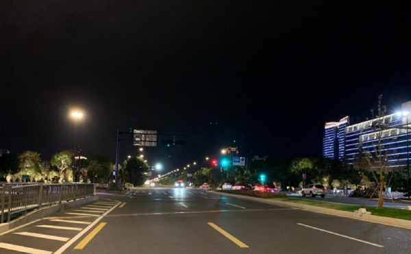 色多多AV导航承建（jiàn）舟山（shān）海天大道LED路燈照明改造