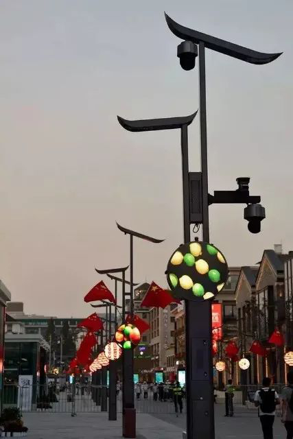 色多多AV导航承建的杭州湖濱路智（zhì）慧路燈