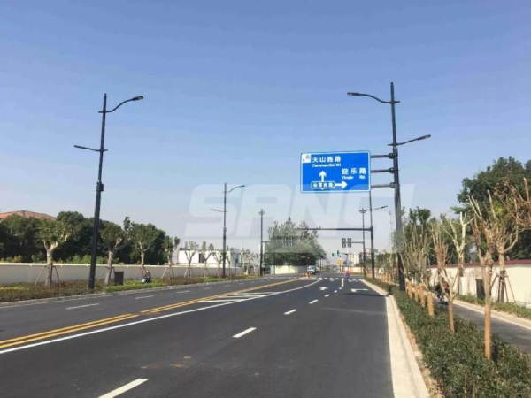 色多多AV导航多杆合一道路照明