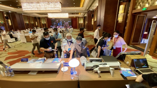 上海色多多AV导航LED產品亮相南京站