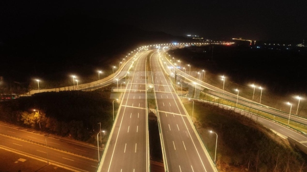 22公裏長（zhǎng）的351國道浦江（jiāng）段（duàn）道路（lù）照明（míng）/色多多AV导航（sī）承建