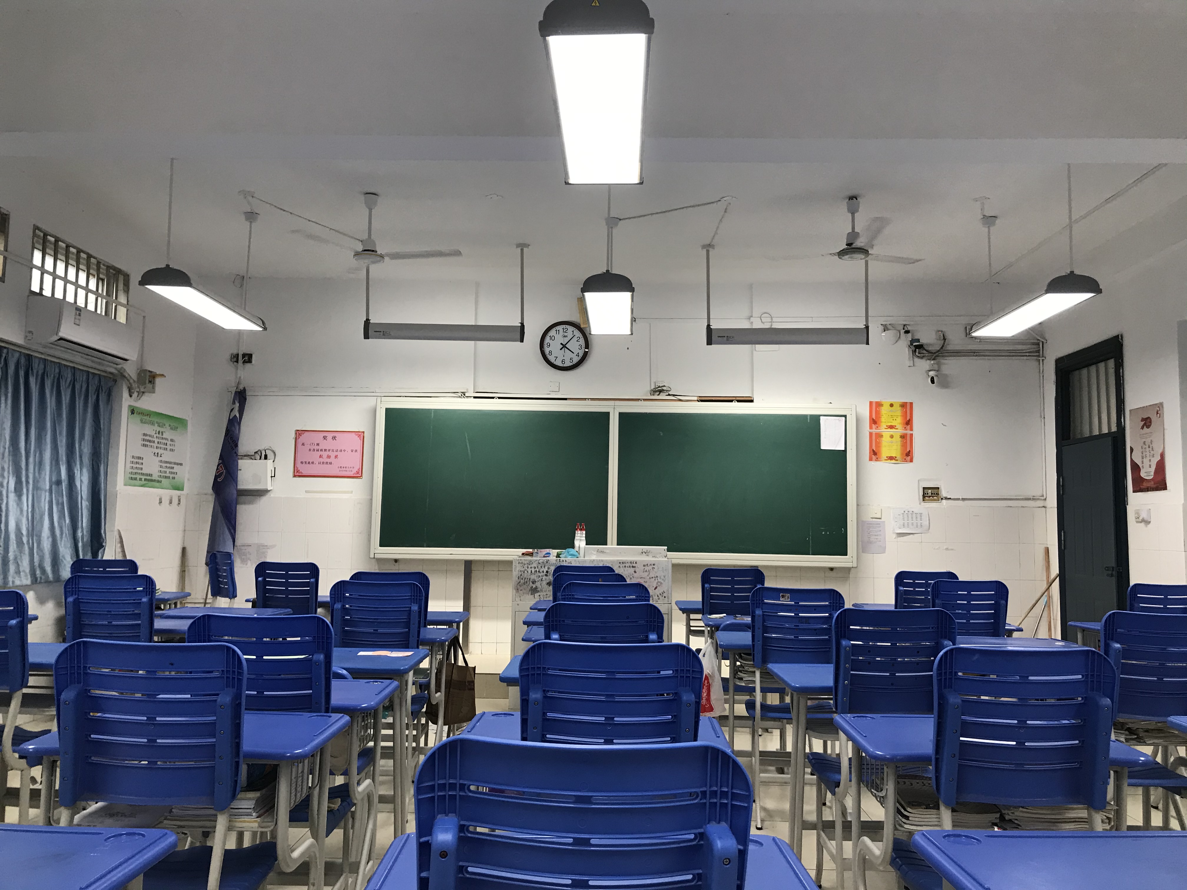 莘鬆中學教（jiāo）育照明案例