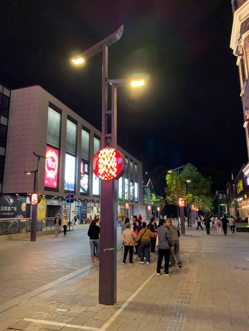 湖濱路（lù）智慧路燈實拍