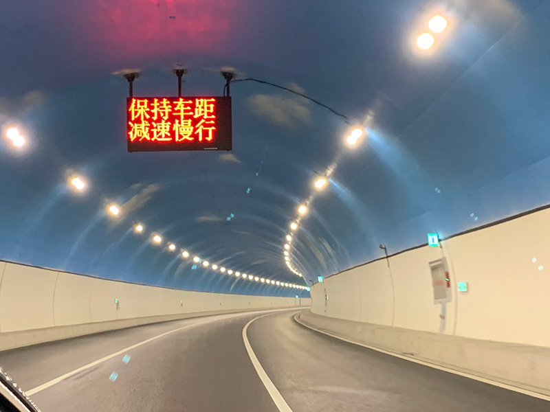 華為鴻蒙賦能,高（gāo）速隧道燈,實現,車距,實時預警