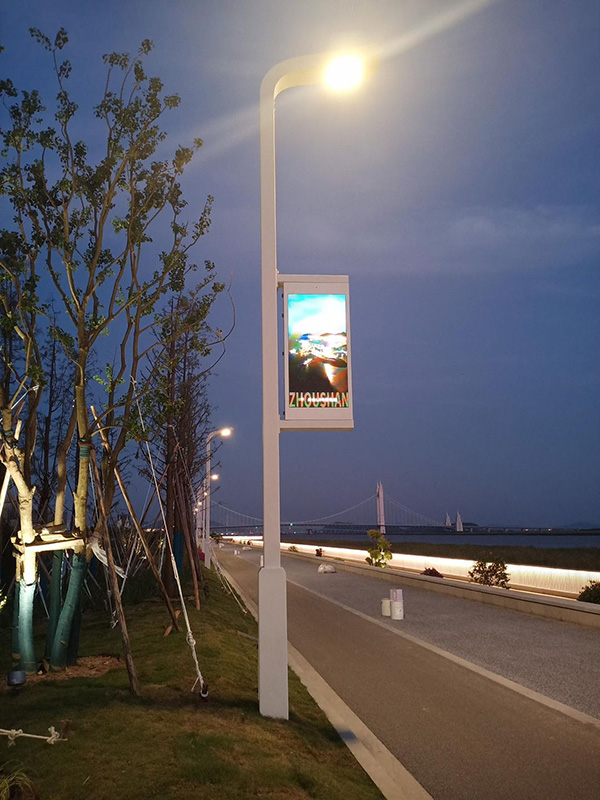 智（zhì）慧燈杆,為（wéi）城市夜景,增添科技感（gǎn）,美感（gǎn）
