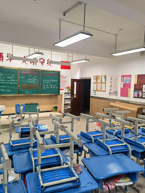 教室黑板燈應該根據哪些因素去選（xuǎn）購？