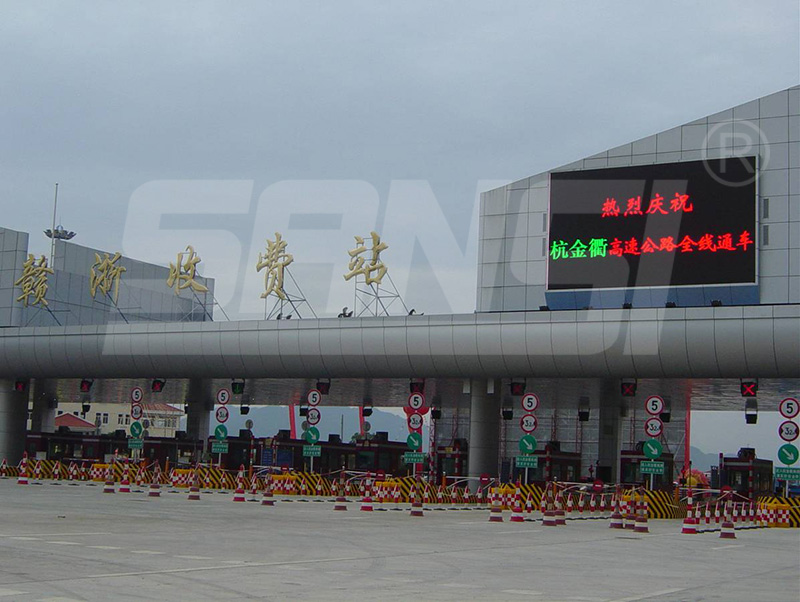 智能路況監控係統,搭載,可變信息情報板,提升駕駛安全體驗,LED誘（yòu）導屏