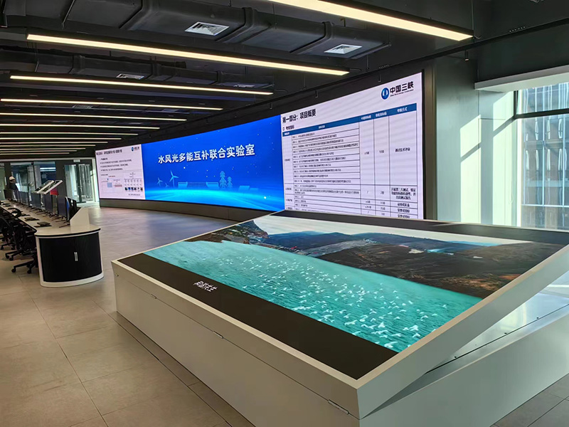 小間距LED顯示屏,高清細（xì）膩畫麵（miàn）,製（zhì）霸者