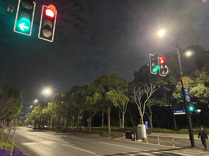 多功（gōng）能綜合燈杆,城市信息化建設的關鍵一（yī）環