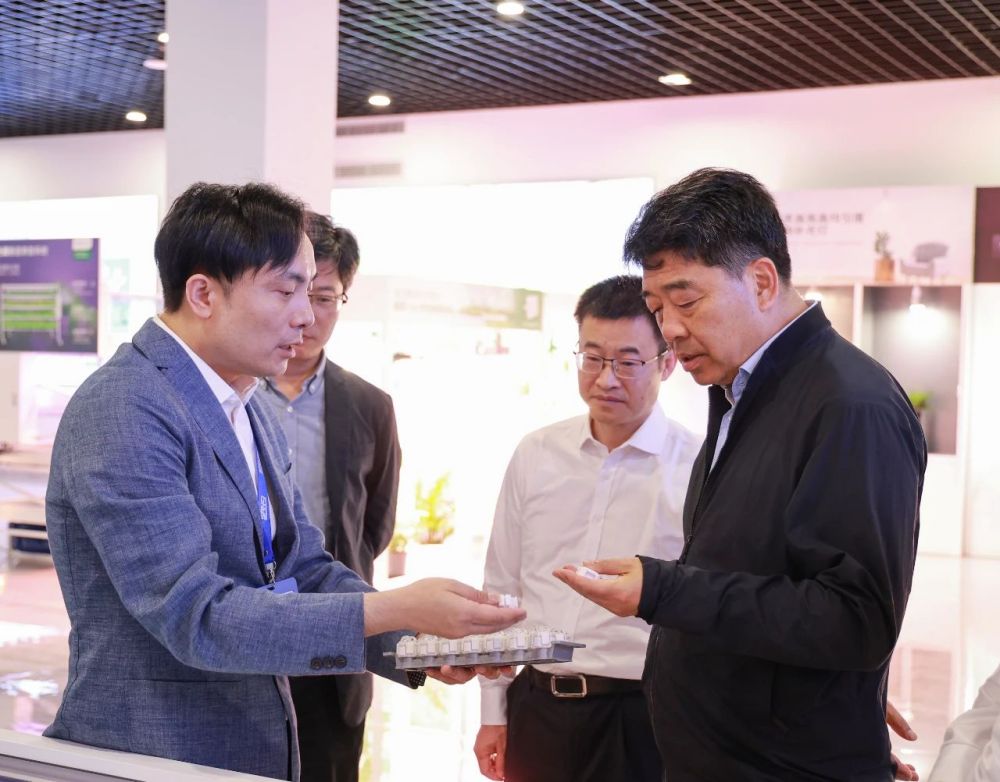 浙江省,副省長,柯吉欣,行考察調研,色多多AV导航浙江浦江生（shēng）產（chǎn）基地