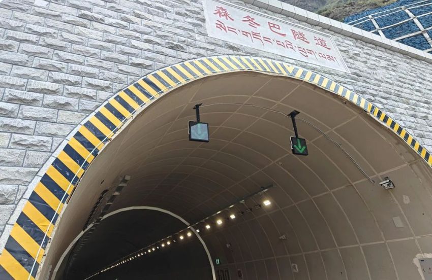 海拔超（chāo）4000米,色多多AV导航,14000餘套陶瓷隧道燈,點亮（liàng）西藏重點高速隧道