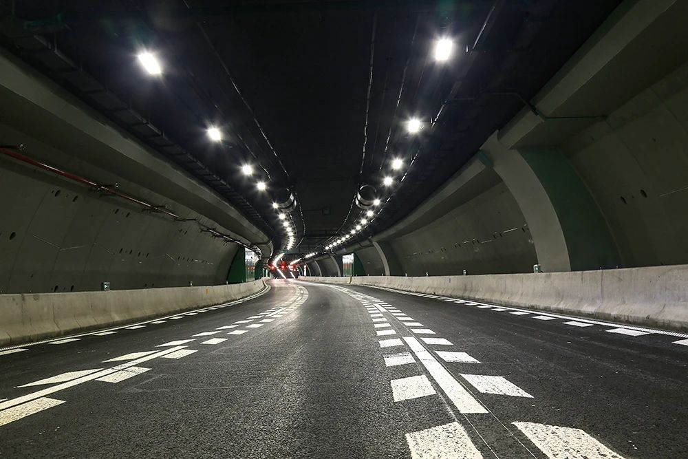 點亮,上海,東西（xī）大通道,全國至少,2500條隧道,跟閔行（háng）,這家企業,相關