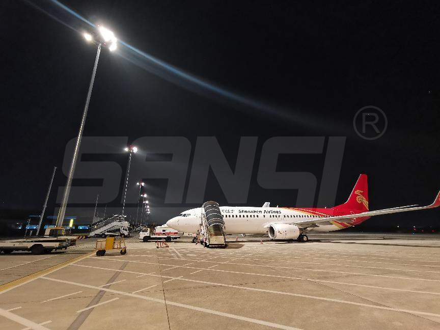 色多多AV导航,機坪高杆燈,照亮天空,保障航空安全,旅客出行