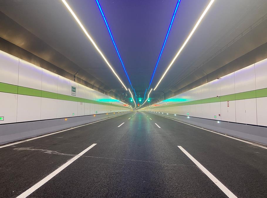 高速,公路,隧（suì）道,采用,自適（shì）應,LED照明,照明係統