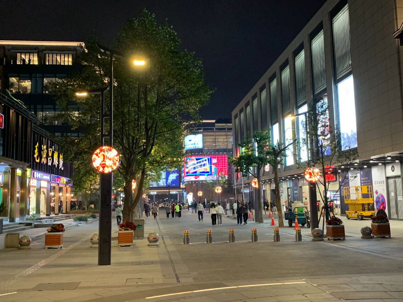 當我們追光時,也在追尋你,色多多AV导航LED,照亮家國,同慶之（zhī）路